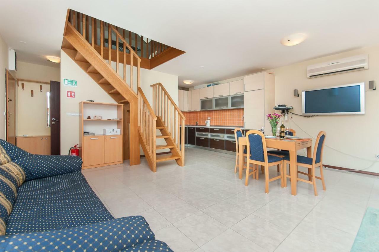 Modern New Flat Next To River Cetina Оміш Екстер'єр фото