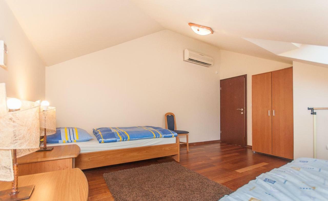 Modern New Flat Next To River Cetina Оміш Екстер'єр фото